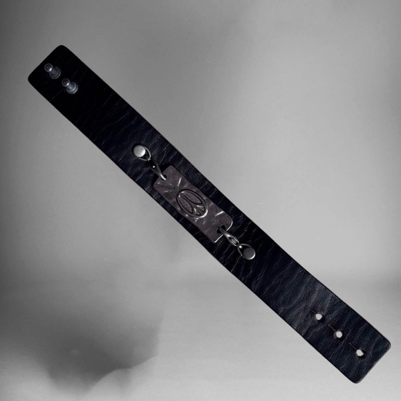 🌼Black Leather Unisex Peace Symbol Bracelet - Picture 7 of 8